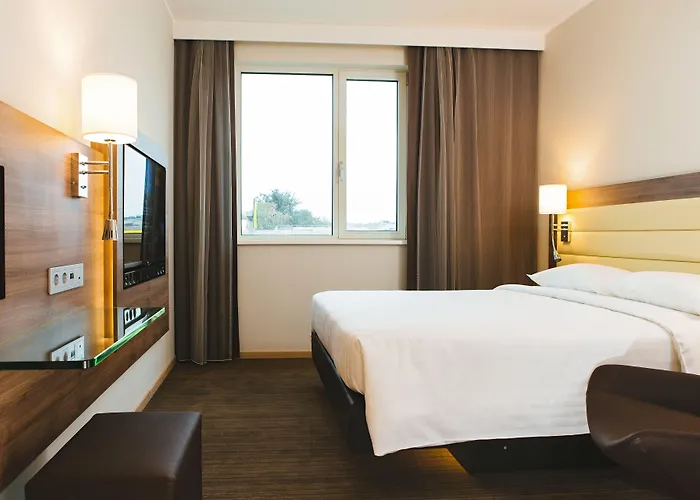 Moxy Munich Airport מלון