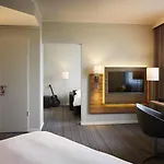 Moxy Munich Airport 4*