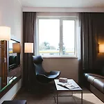 מלון Moxy Munich Airport 4*