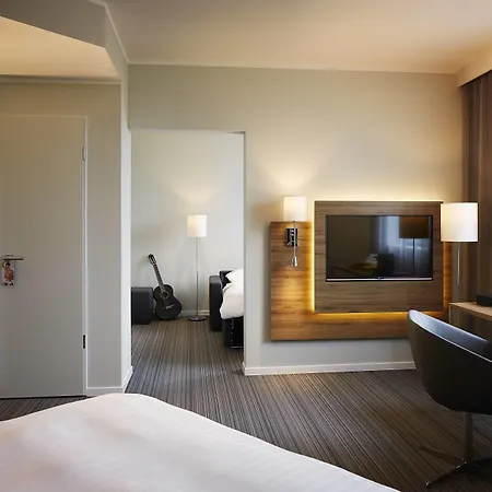 Moxy Munich Airport 4*