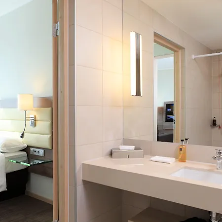 Moxy Munich Airport 4*