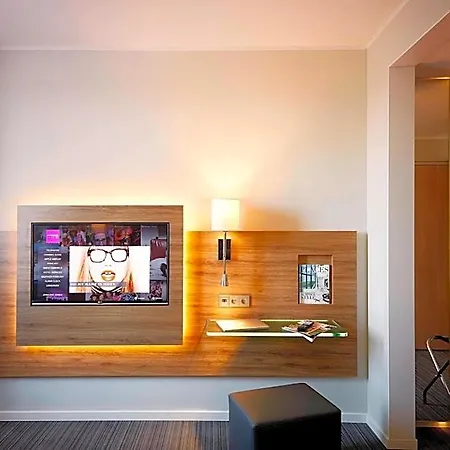 Hotel Moxy Munich Airport 4*