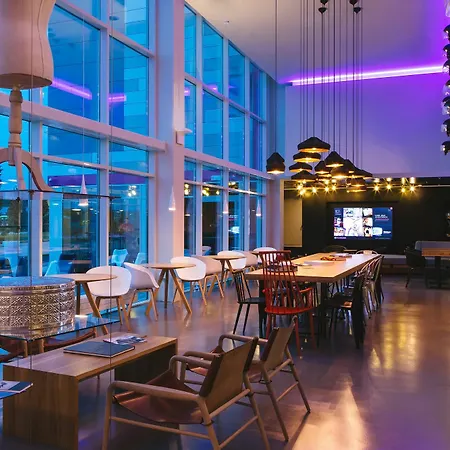 מלון Moxy Munich Airport 4*