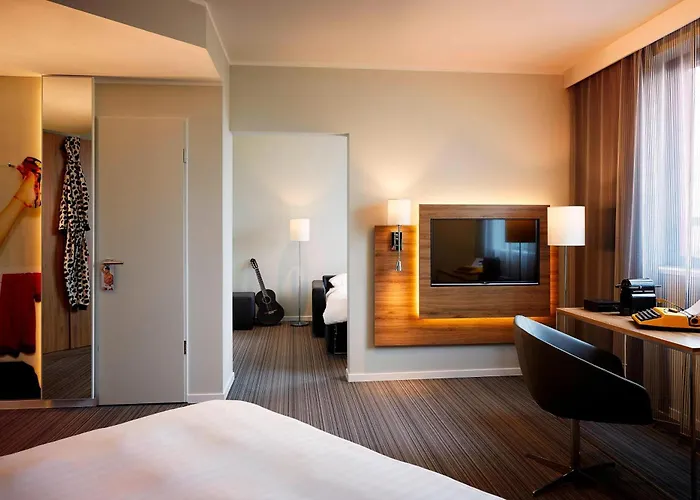 Hotel Moxy Munich Airport 4*