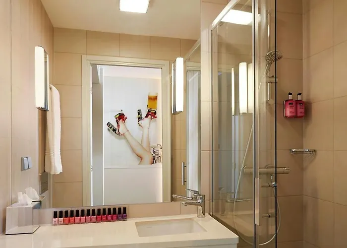 Moxy Munich Airport 4*